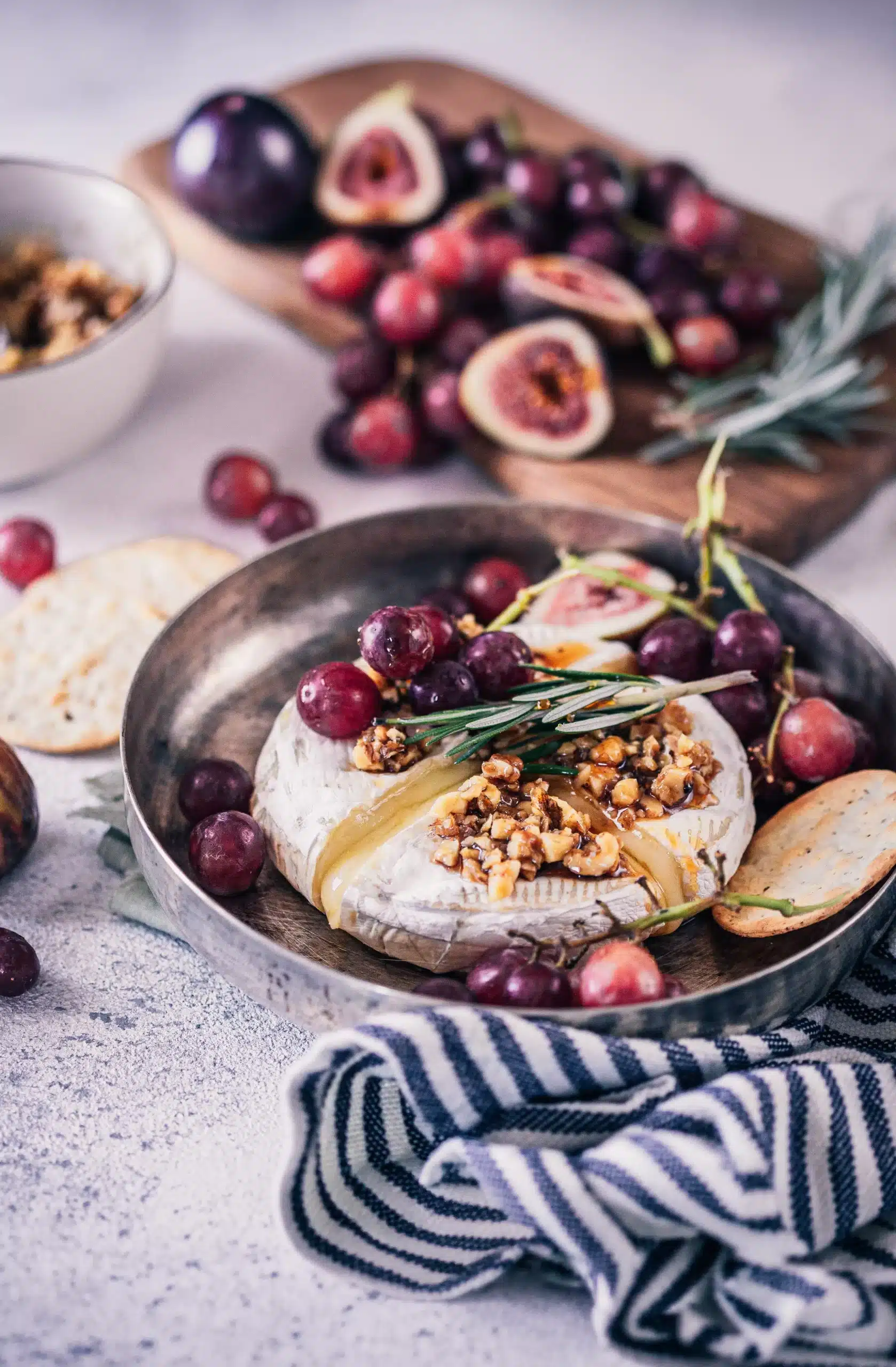 Brie fondant met gesneden abrikozen in siroop