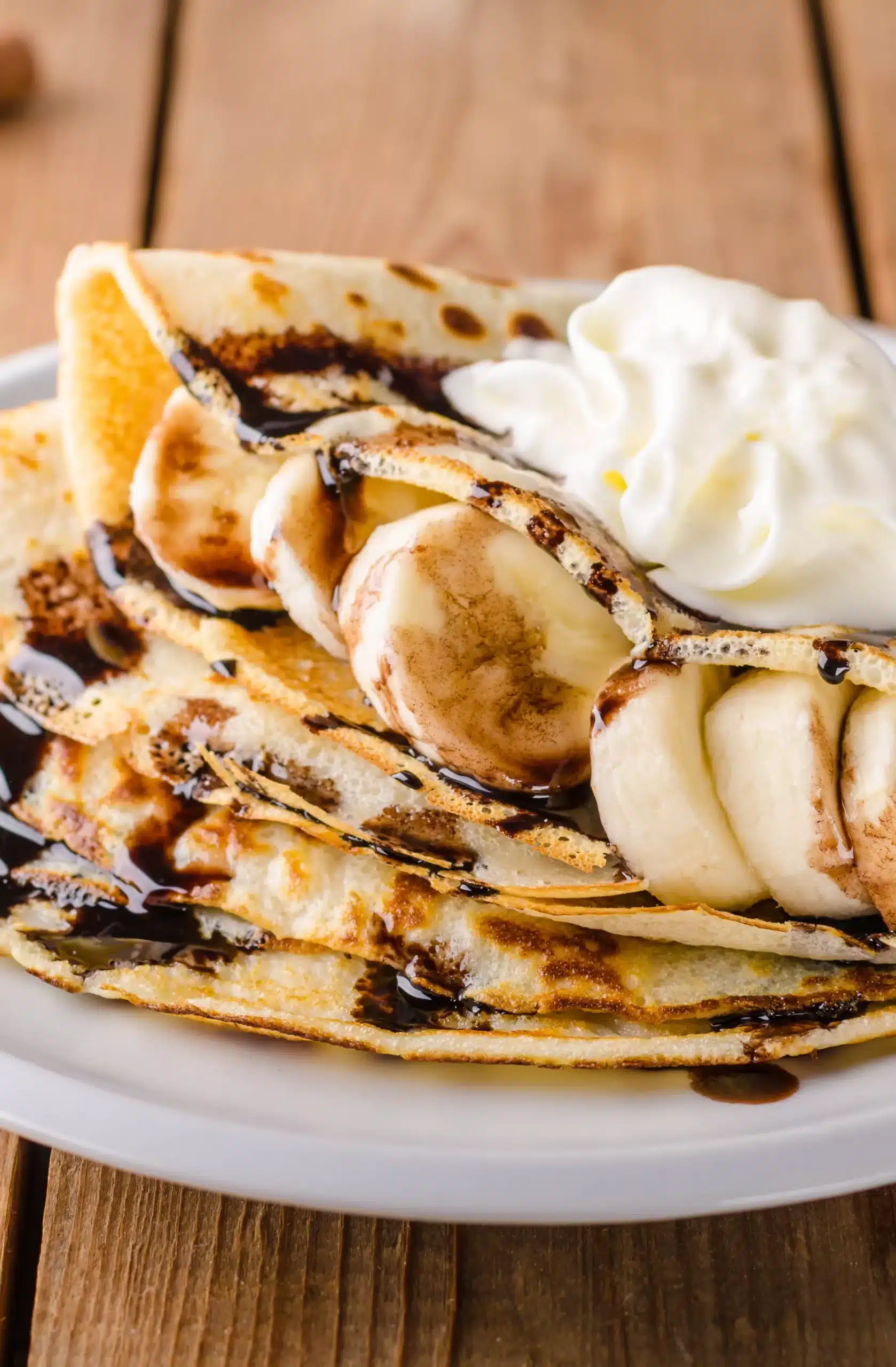 Pannenkoek bedekt met glanzende siroop