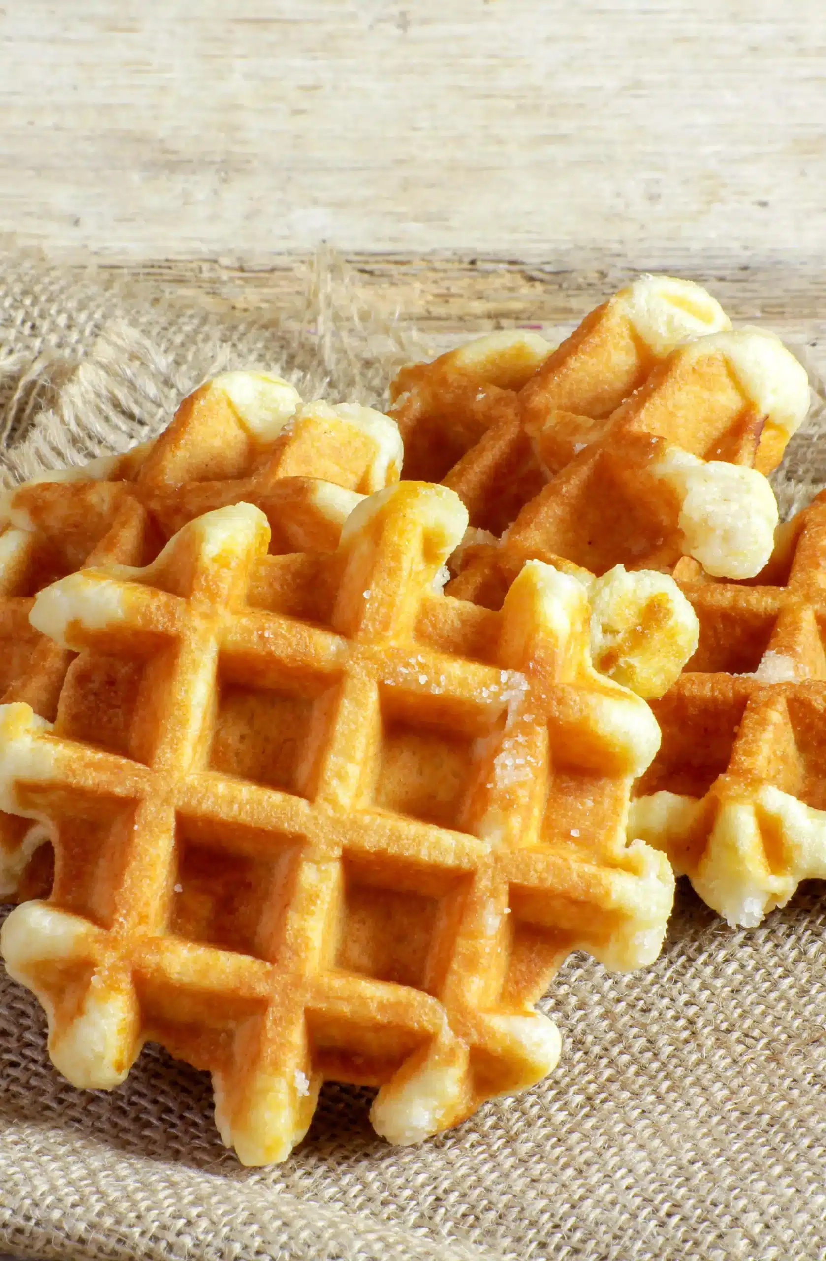 Goudbruine wafels met gekarameliseerde parelsuiker